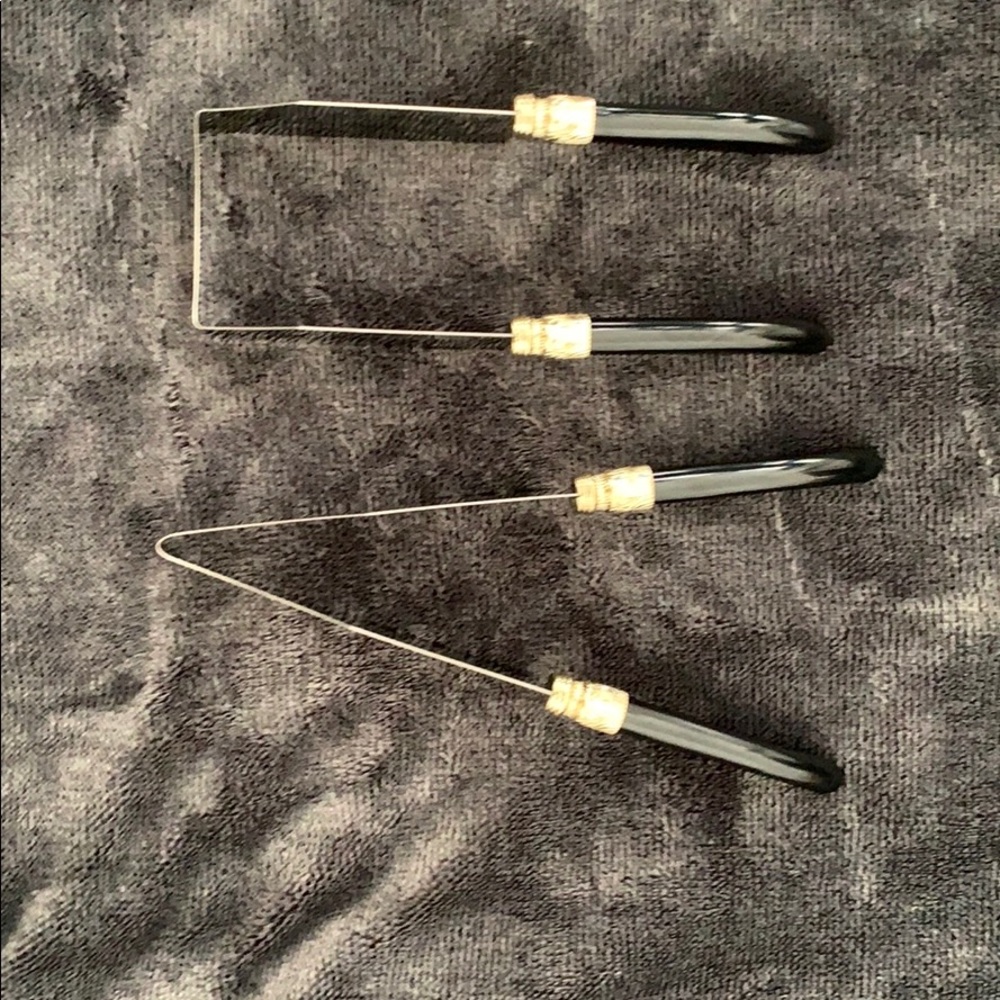 BRAND NEW CAKE CUTTERS - SET OF 2